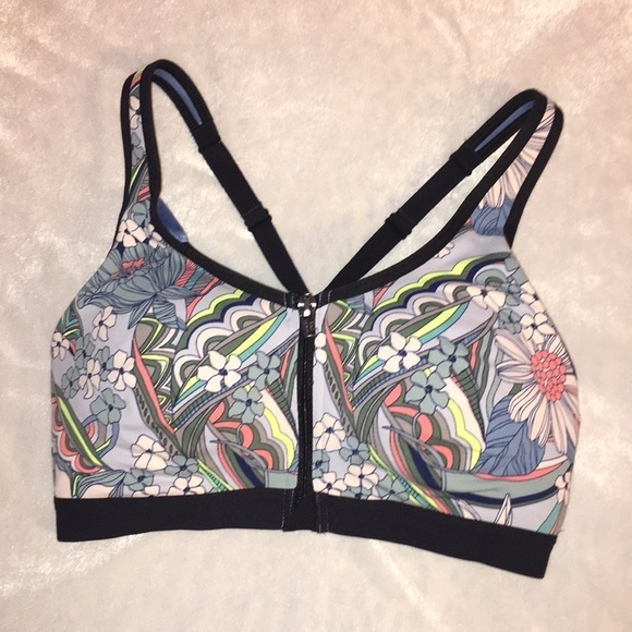 New VS VSX Knock Out Front Close Sports Bra 32D